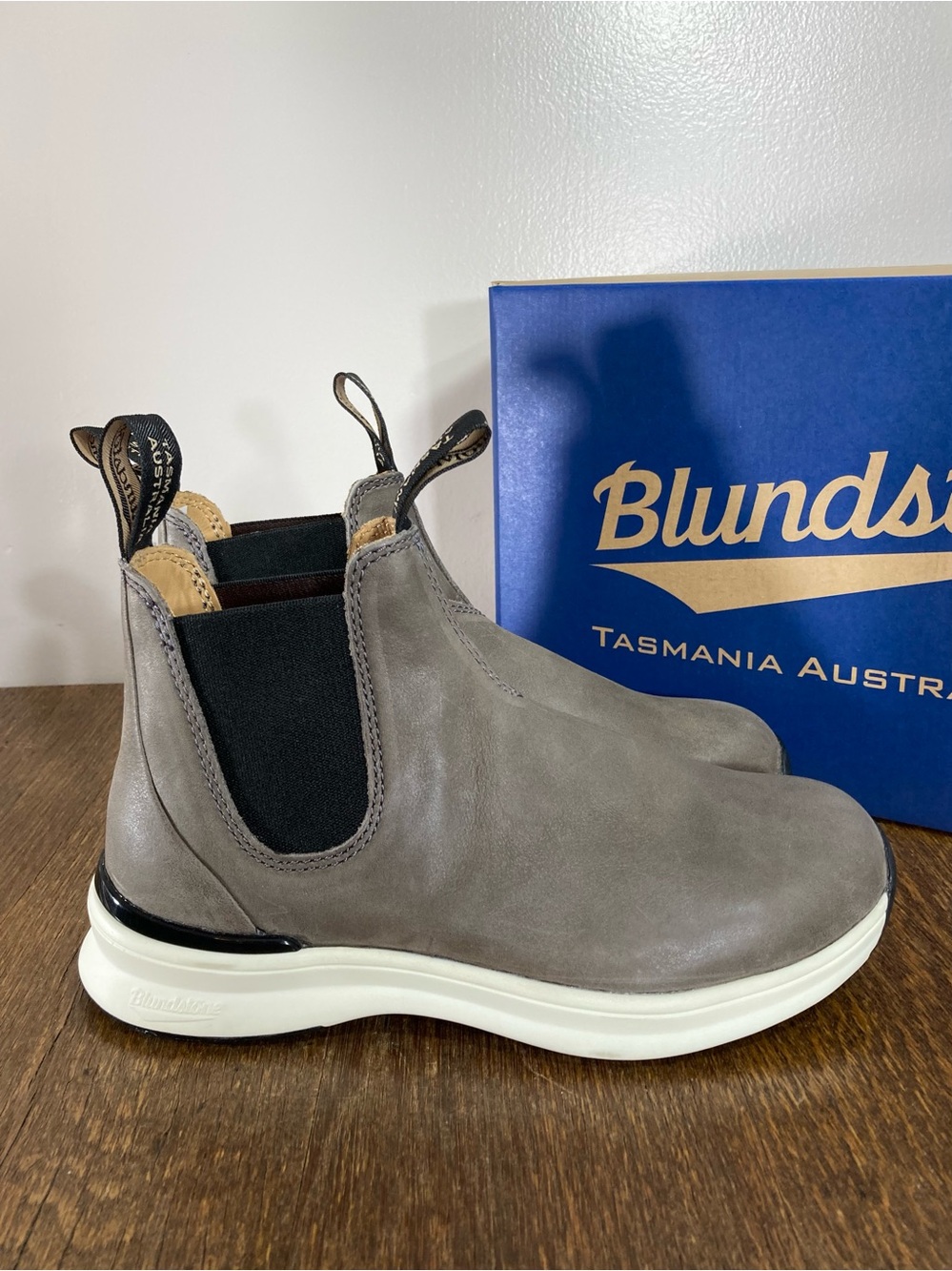 Blundstone 2141 Active Chelsea Boot Women’s Size 7 Dusty Grey